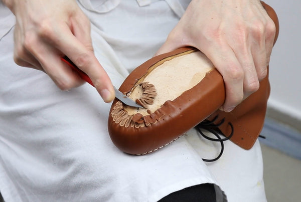 cutting the lasting allowance pleats in toe of the boot