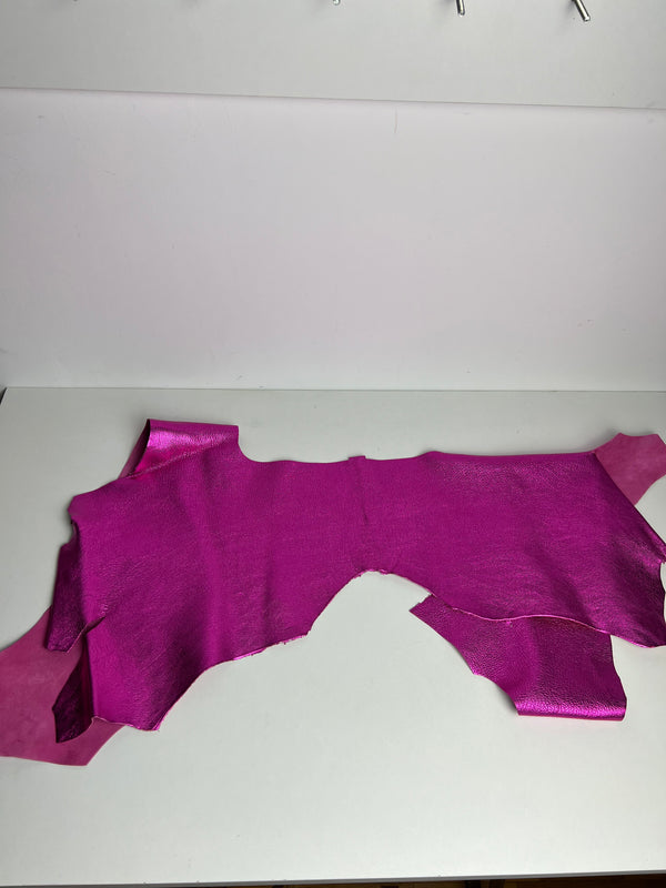 Leather Scraps – Medium & Small Pieces – Color Pink – Nice Finish – 0.8 kg / 1.8 lb