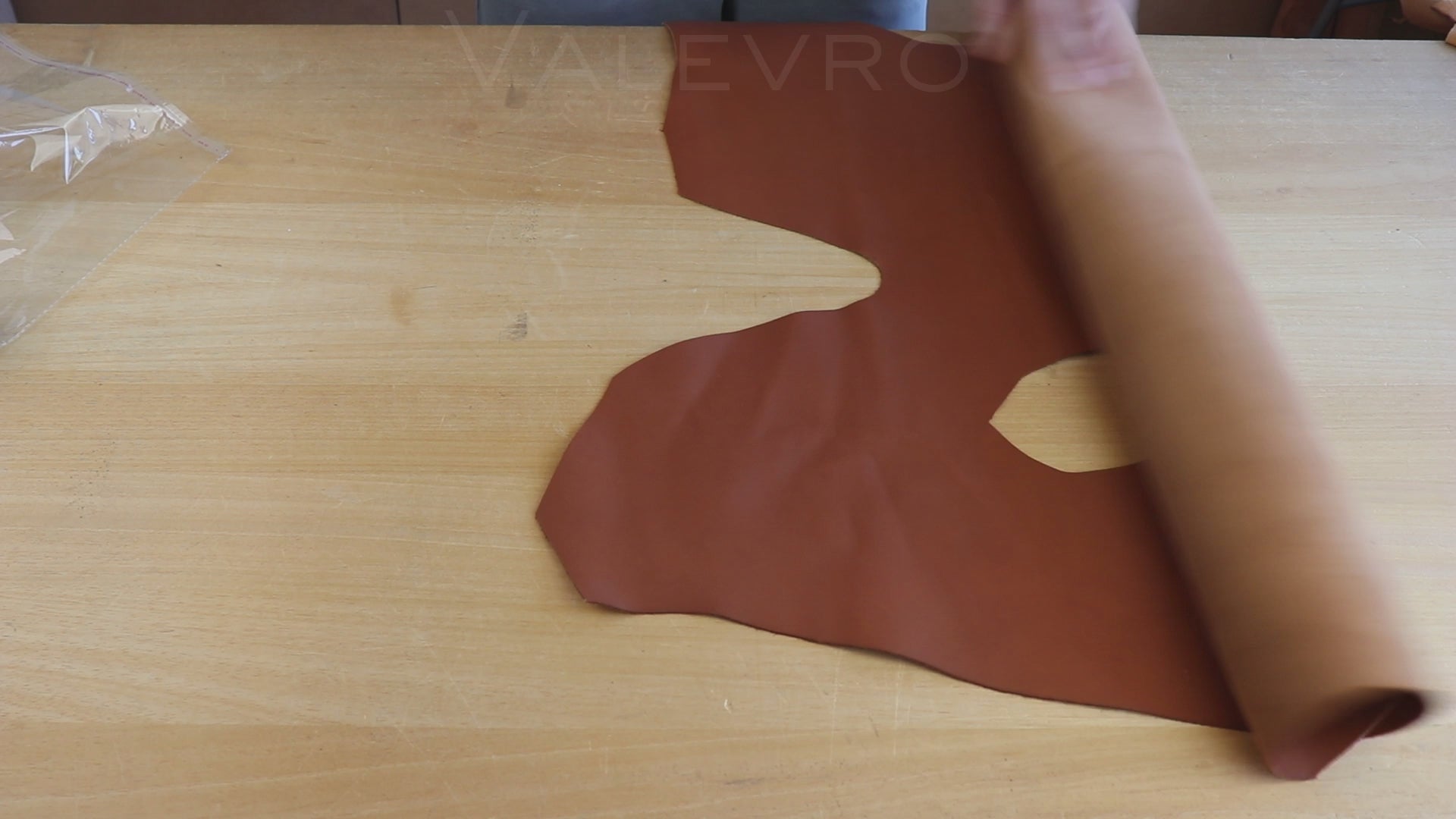 Moc boot shoemaking video course – learn to make leather boots from scratch with handmade construction and rubber soles.