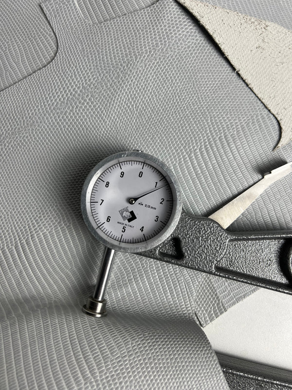 Leather Scraps, Medium and Small pieces, Color White, Snake finish look | 0.8 kg  | 1.8 lb