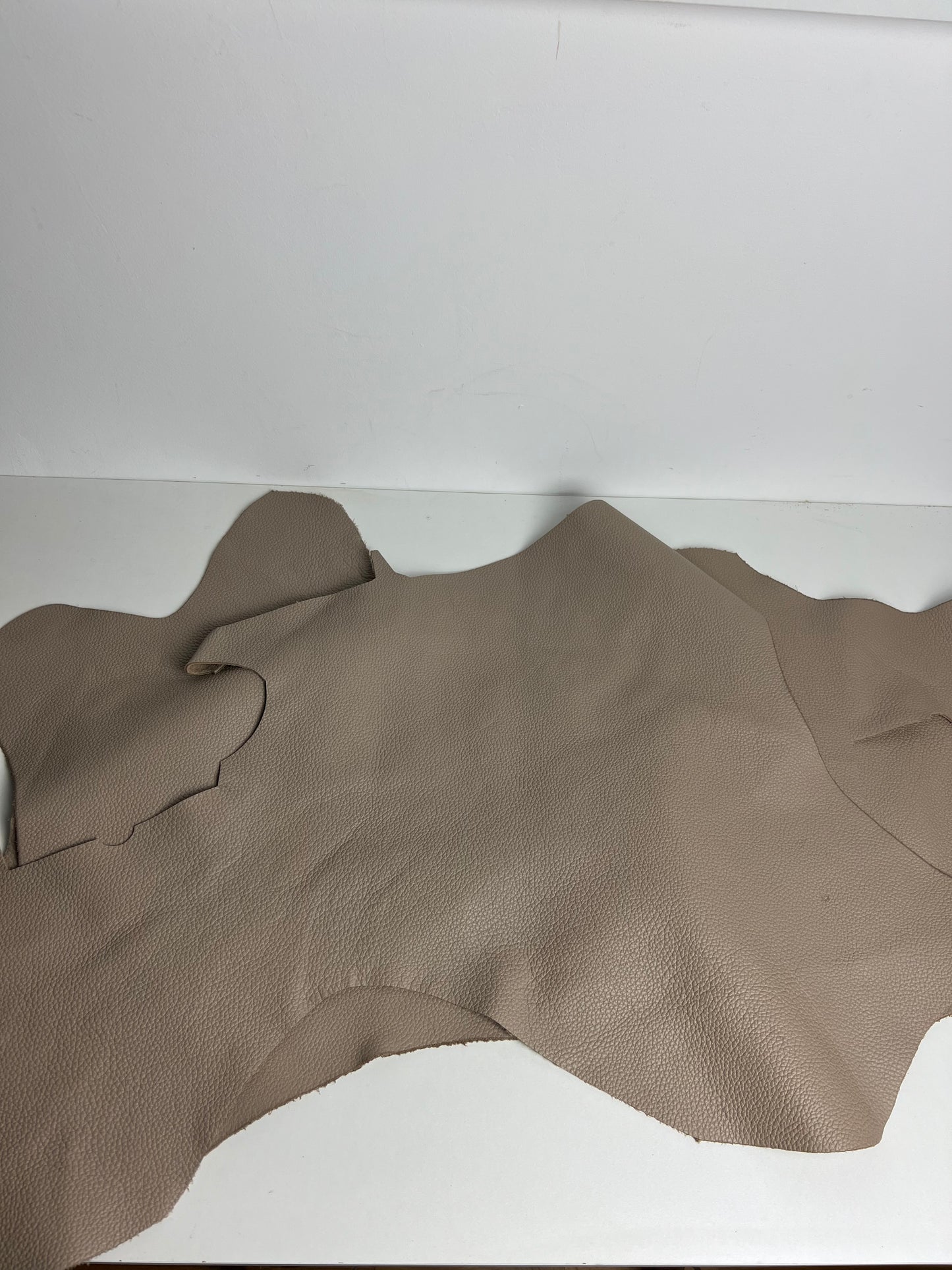 Pieces of Leather, Medium and Large pieces, Color Beige, Cow, Nice finish look | 0.8 kg  | 1.8 lb